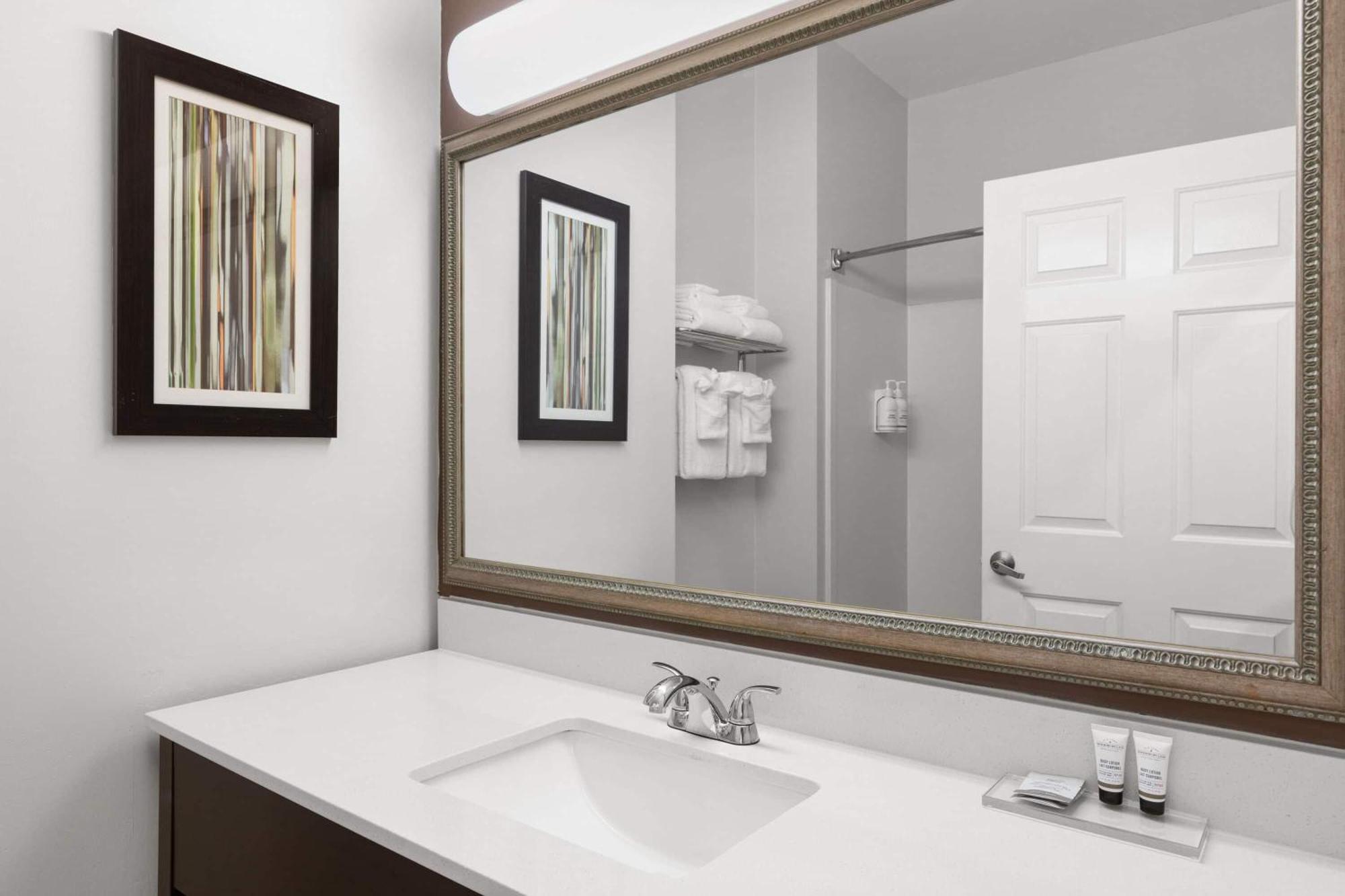 King Room - Non-Smoking,1746860704:JPEG