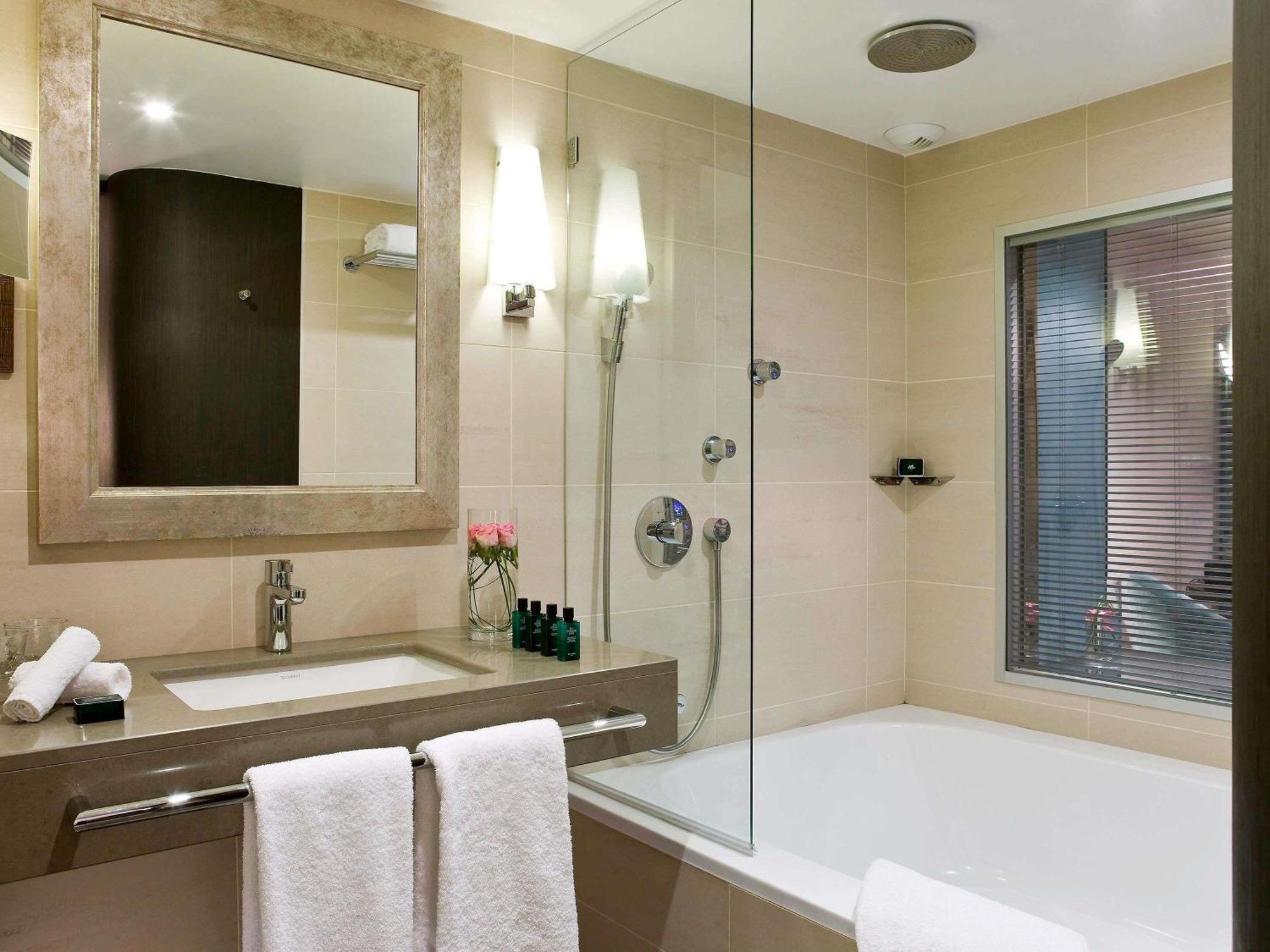 Luxury Room port view One Double Bed fitness Sofitel Spa