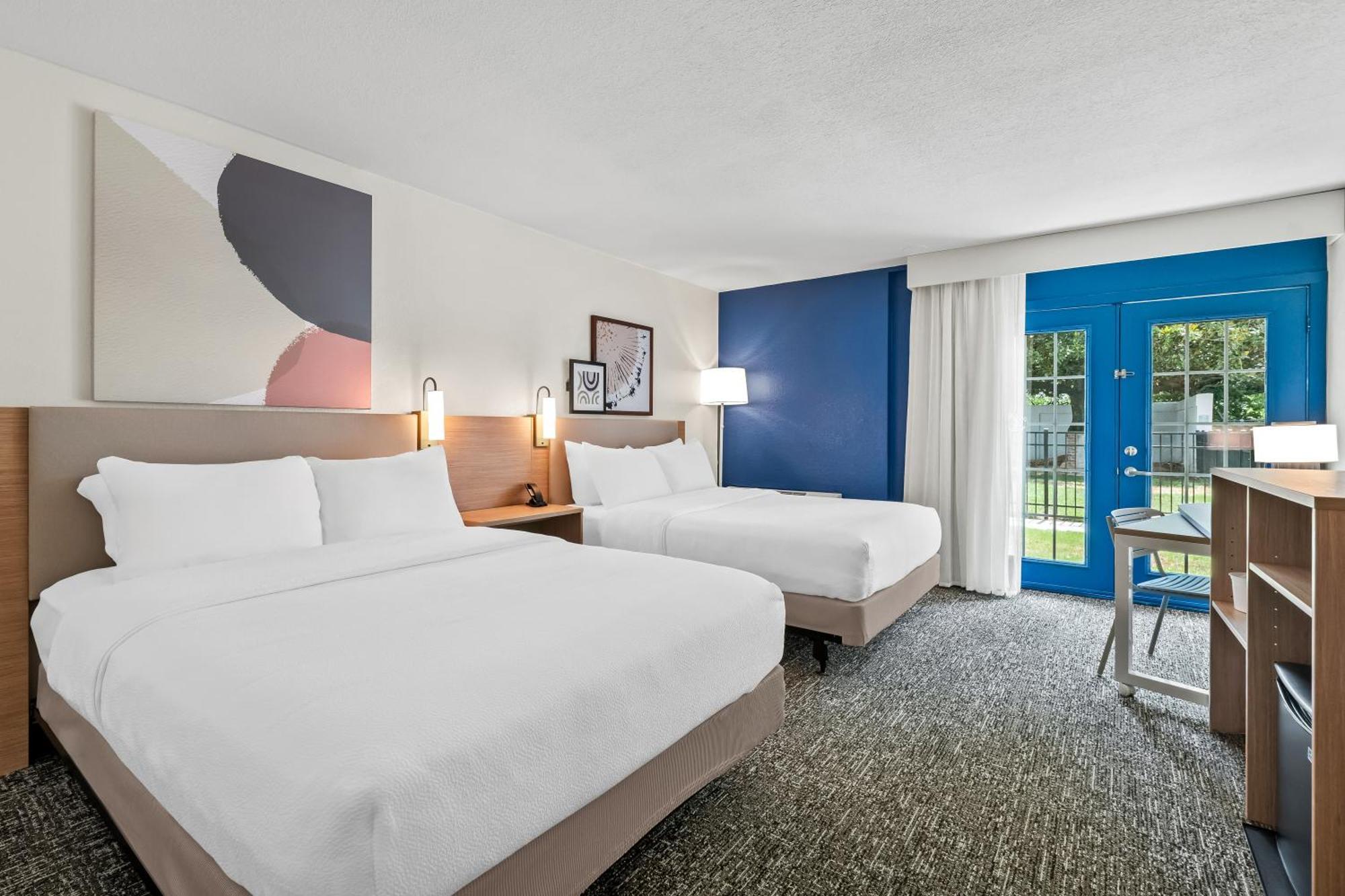 Queen Room with Two Queen Beds and Roll-In Shower - Disability Access