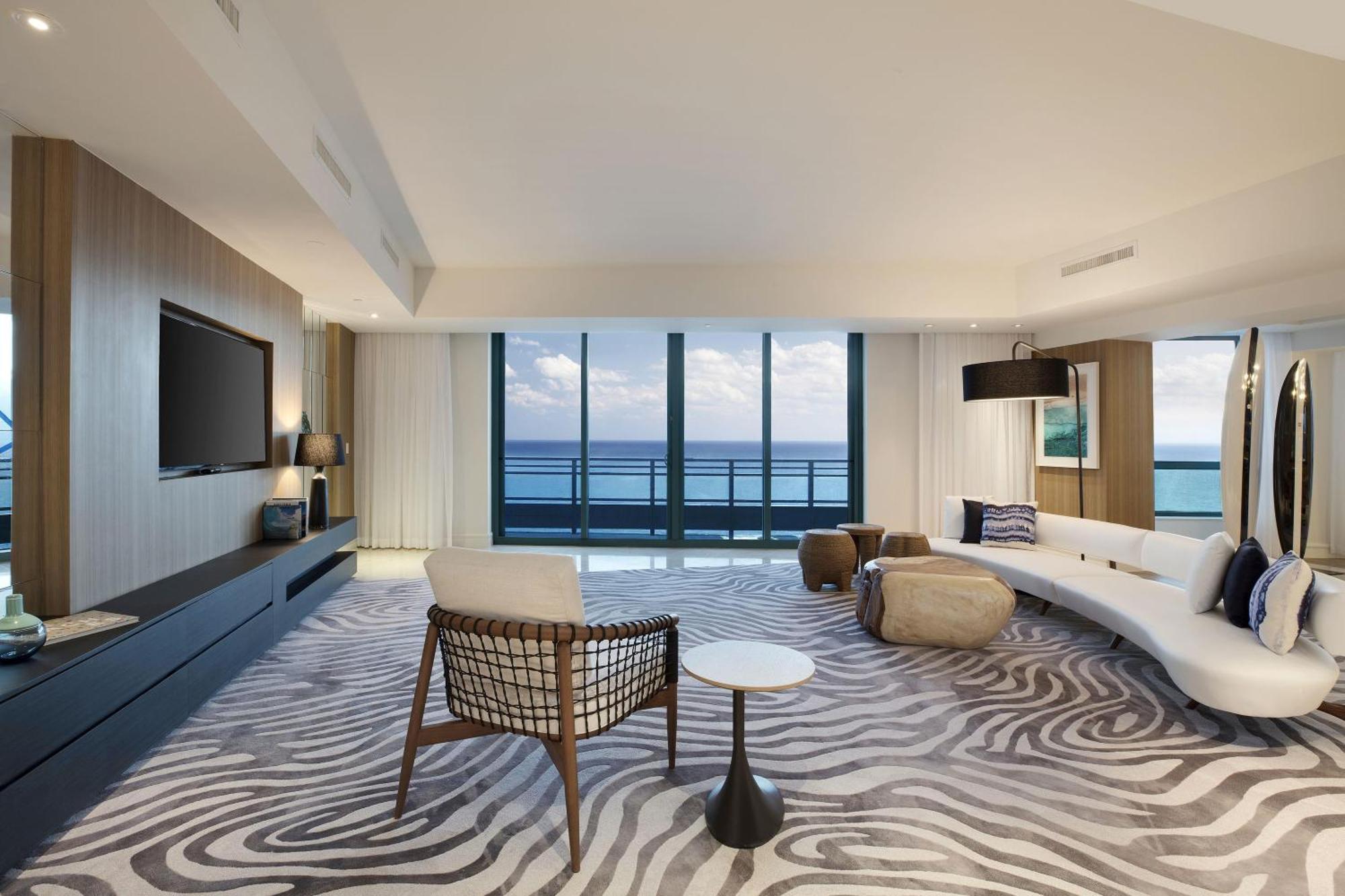 King Horizon Penthouse with Ocean View and Balcony