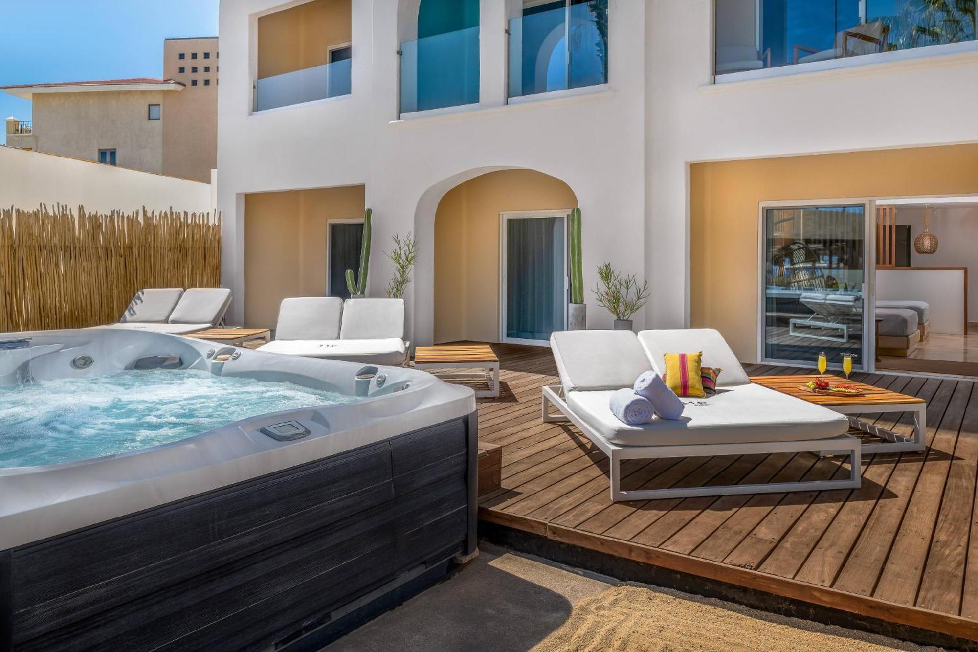 Superior ME+ with Social Hot Tub,1758314375:JPEG