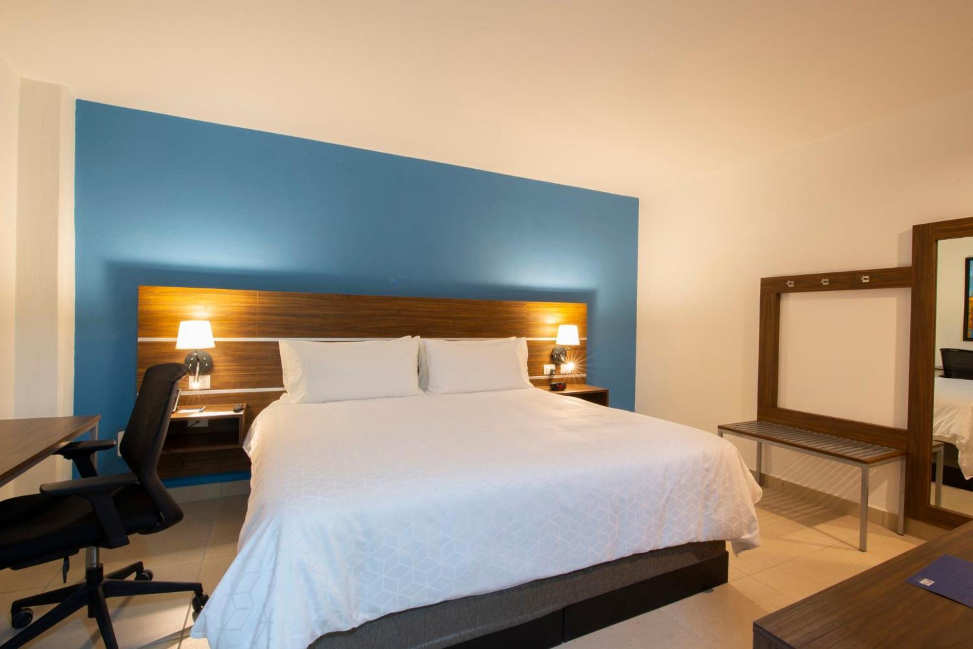 Standard King Room with City View