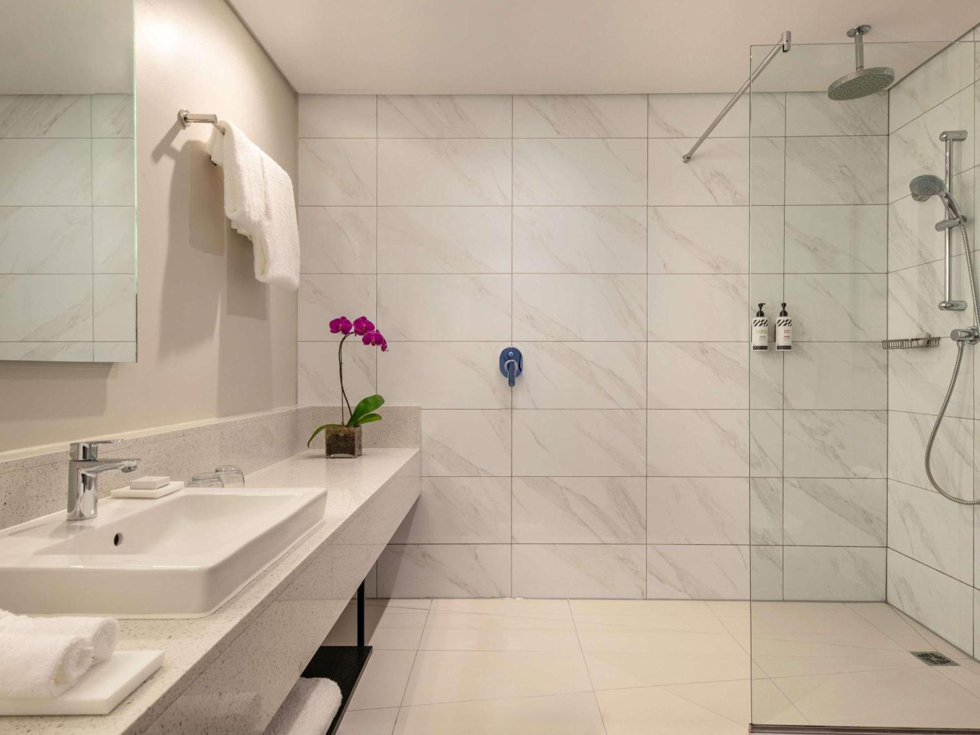 Superior Twin Room (Shower Only)
