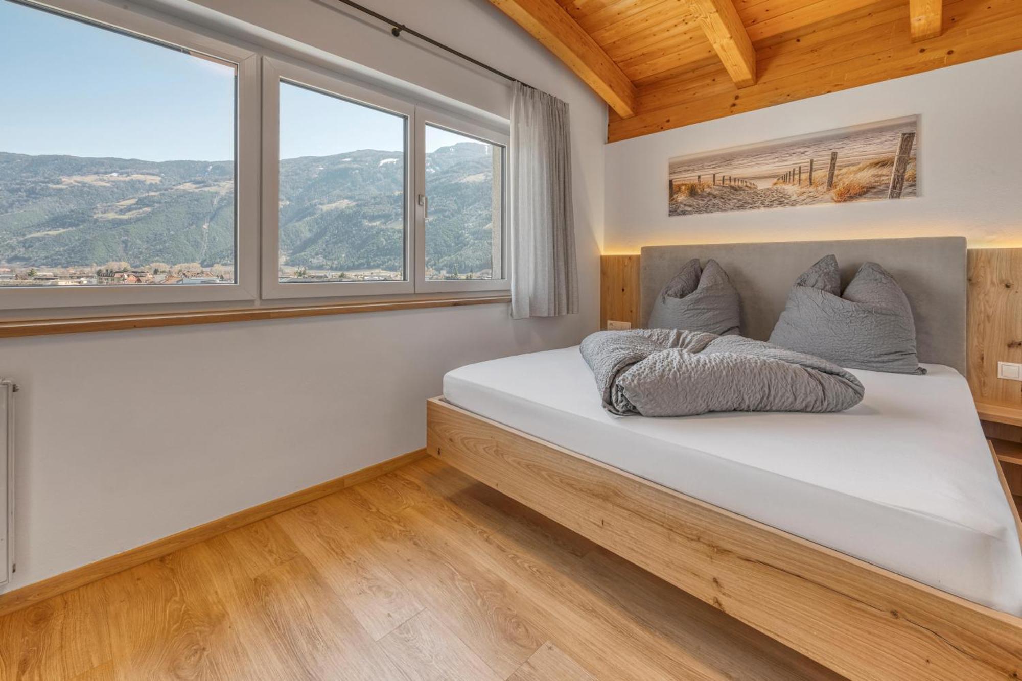 Apartment Mountain View