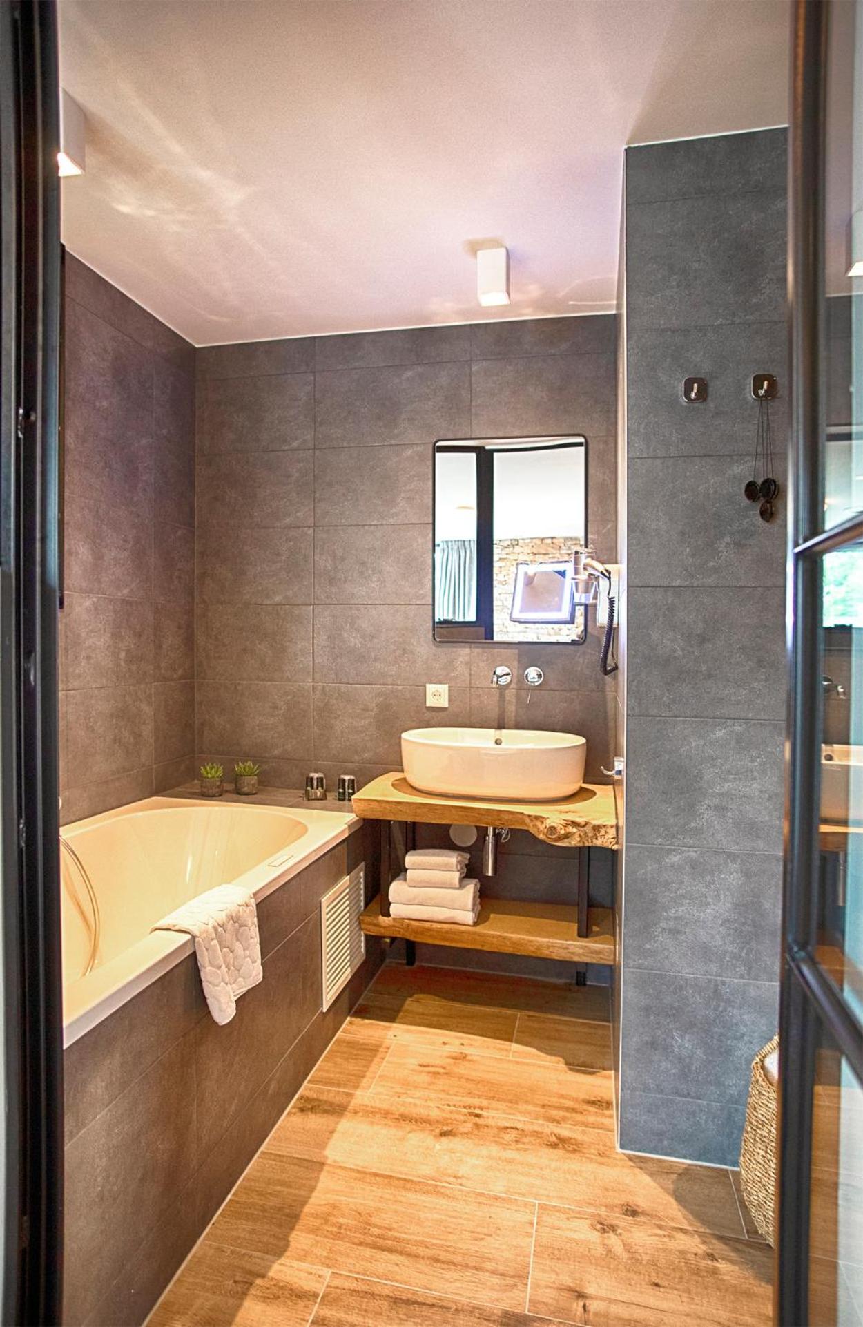 Deluxe room spa facilities