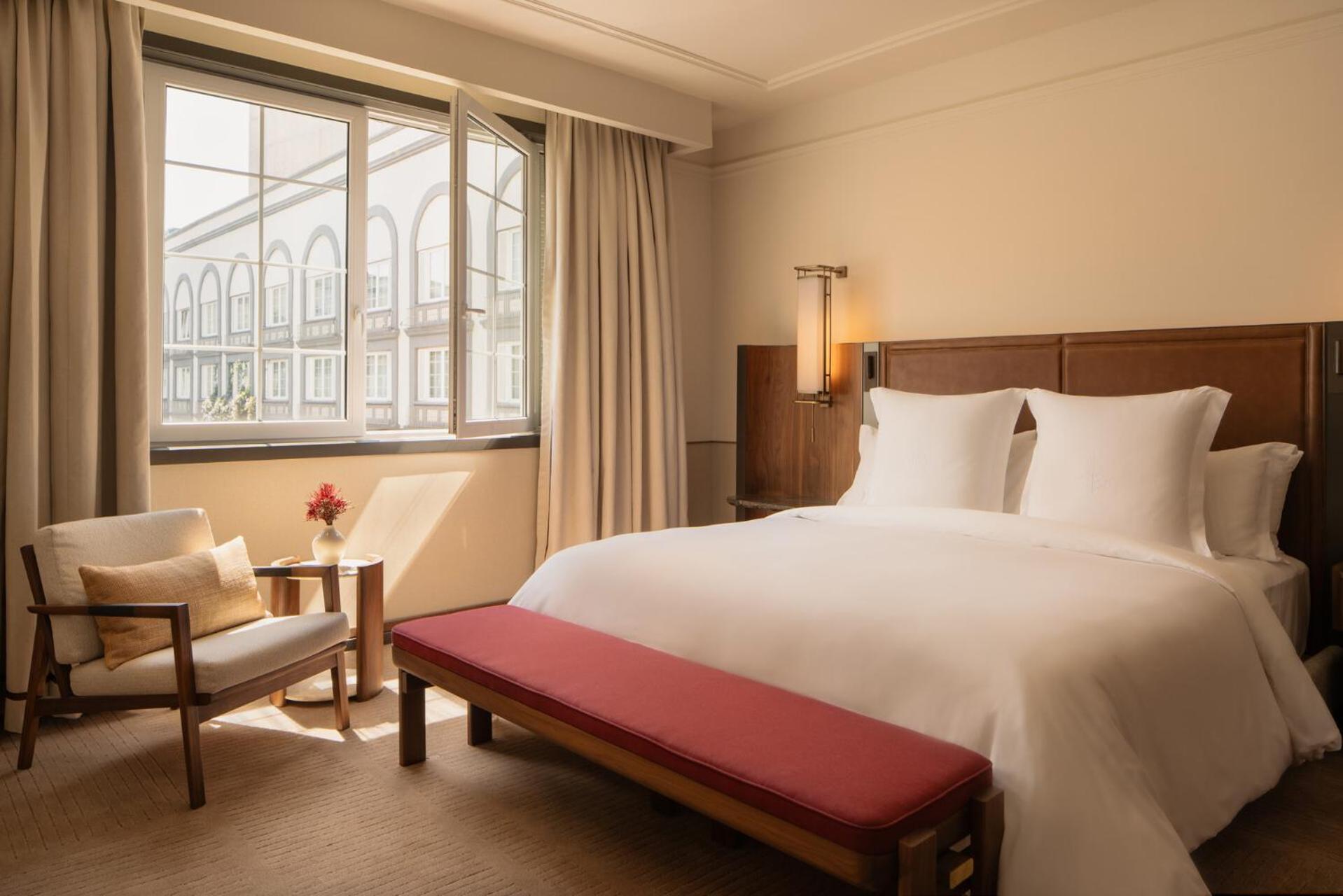 Executive Suite - Courtyard View,1765583342:JPEG