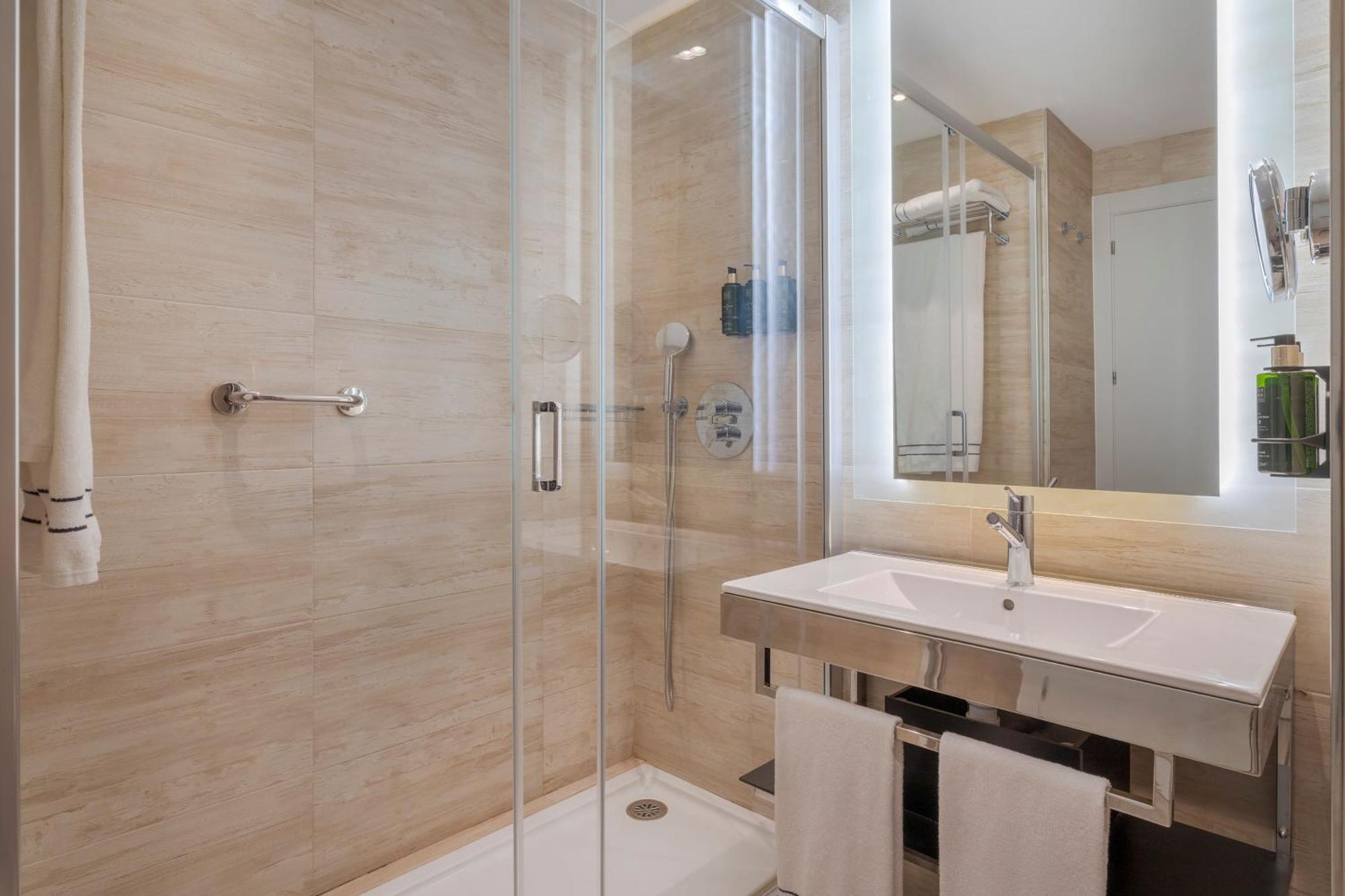 Executive Junior Suite,1765801962:JPEG