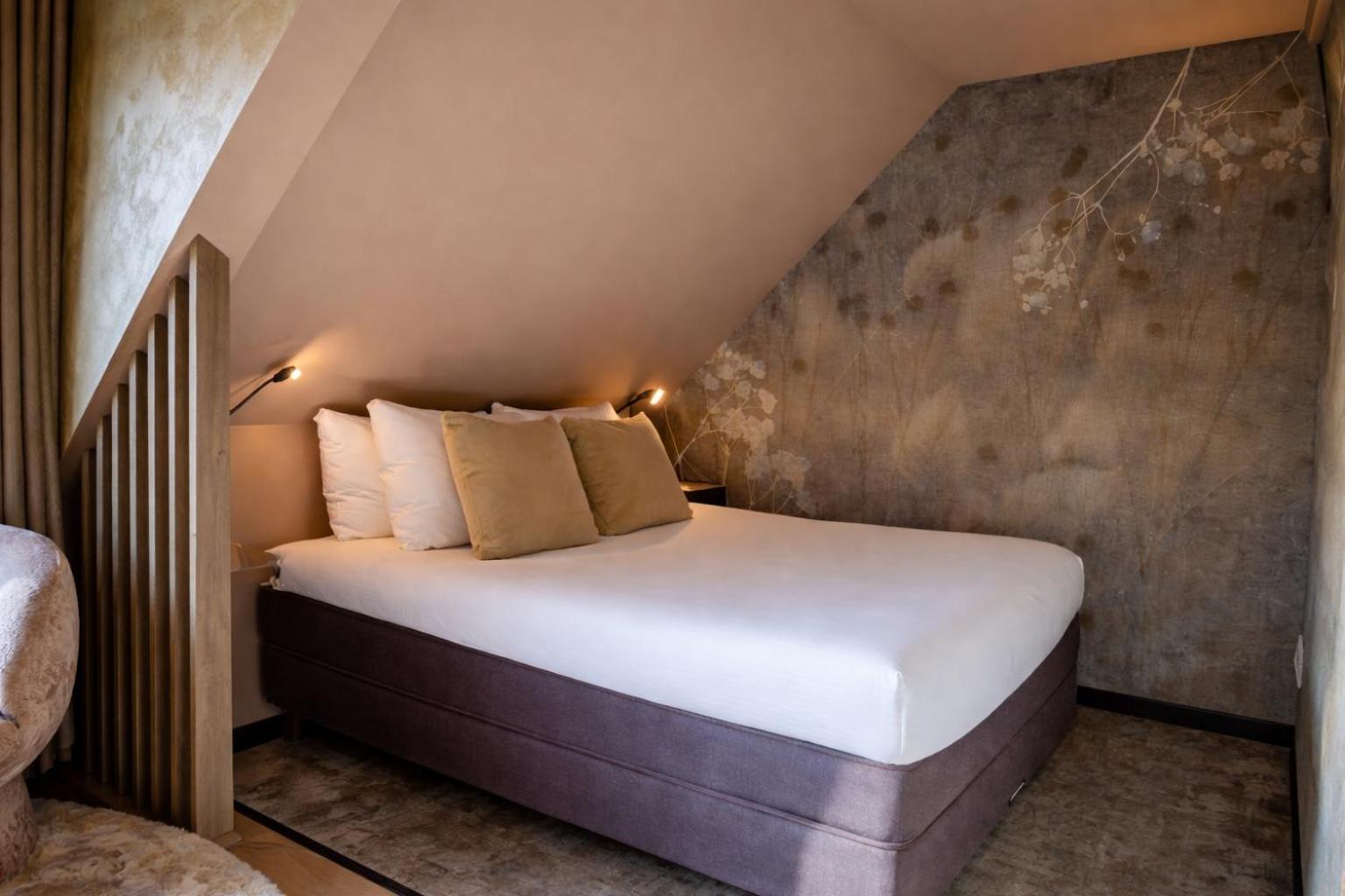 Double Theme Room