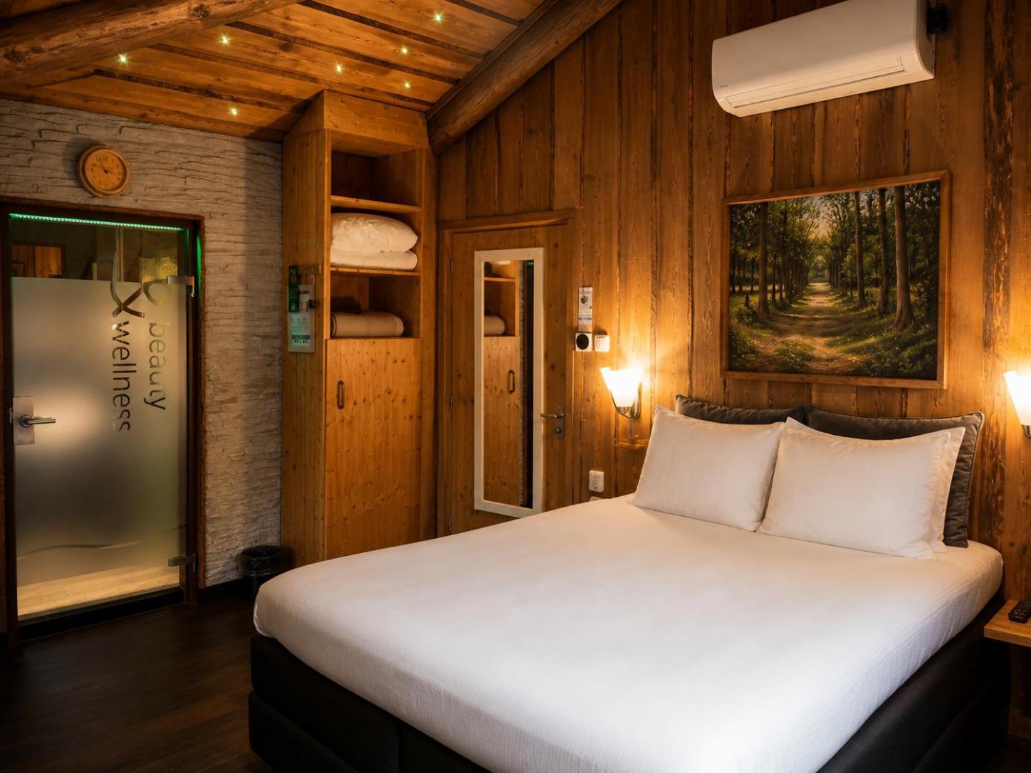 Deluxe room spa facilities