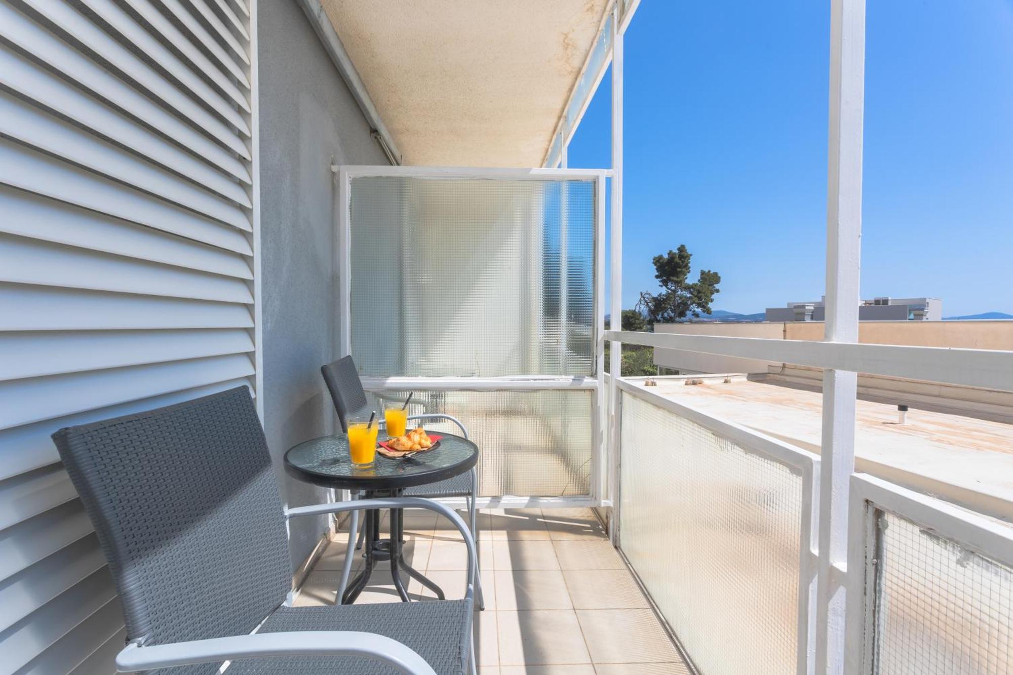 Economy Twin Room with Balcony