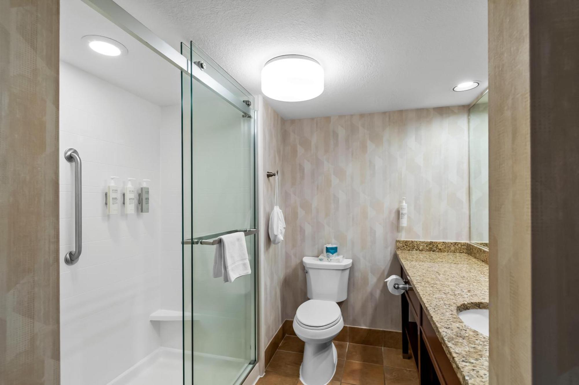 King Suite with Whirlpool and Lake View - Non-Smoking