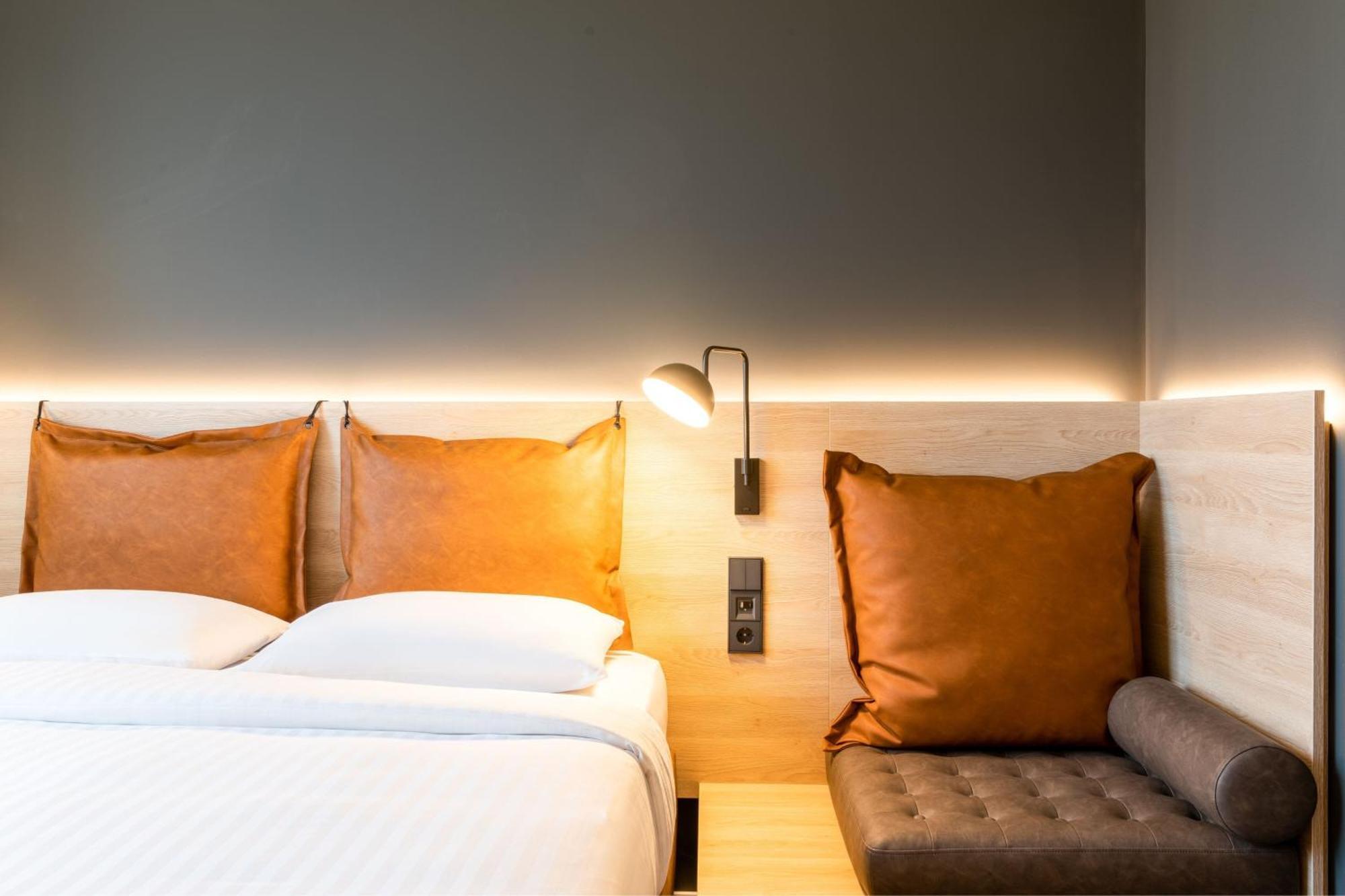 Moxy Queen Room,1771351235:JPEG