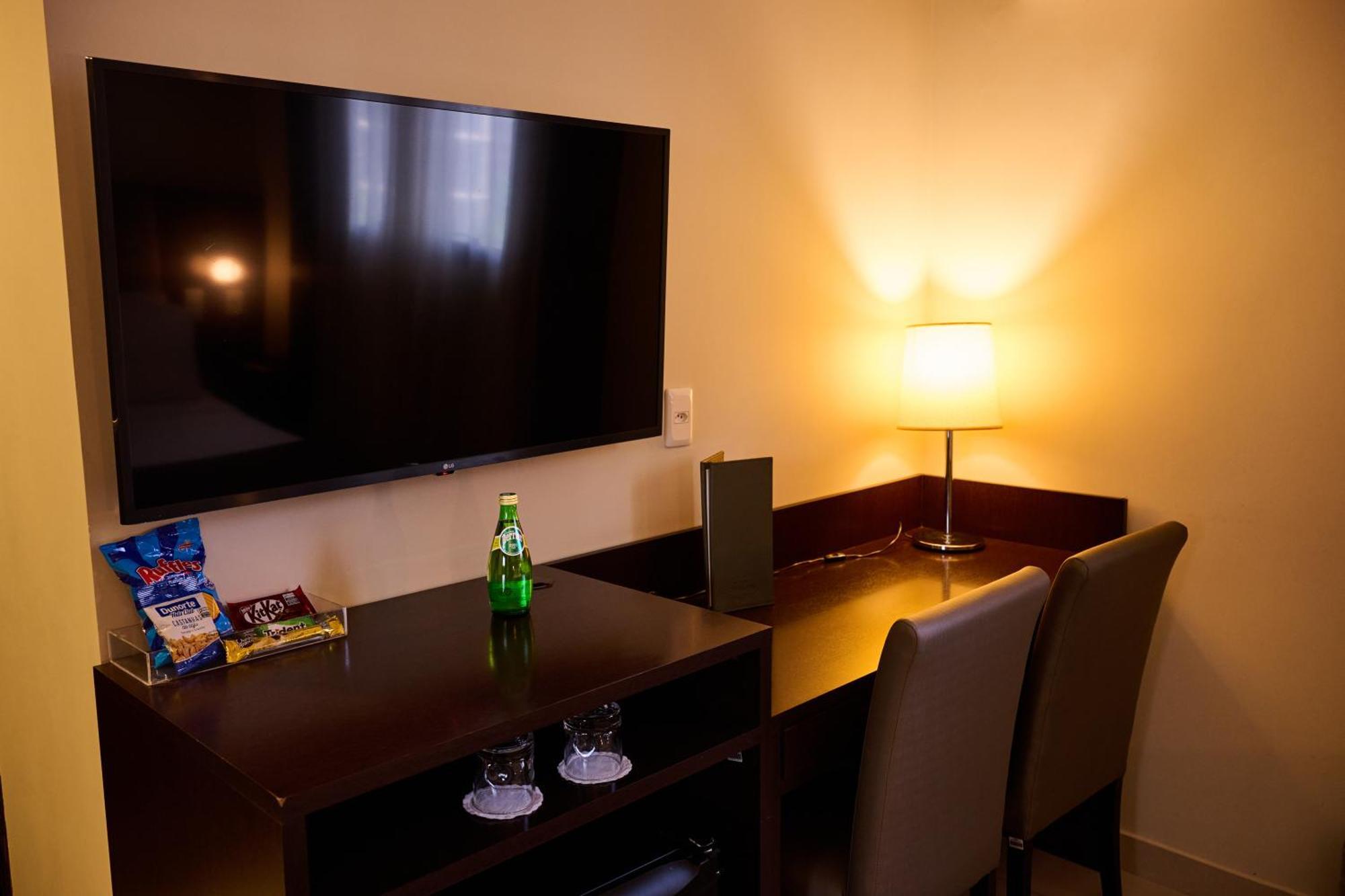 Deluxe Room,1771752468:JPEG