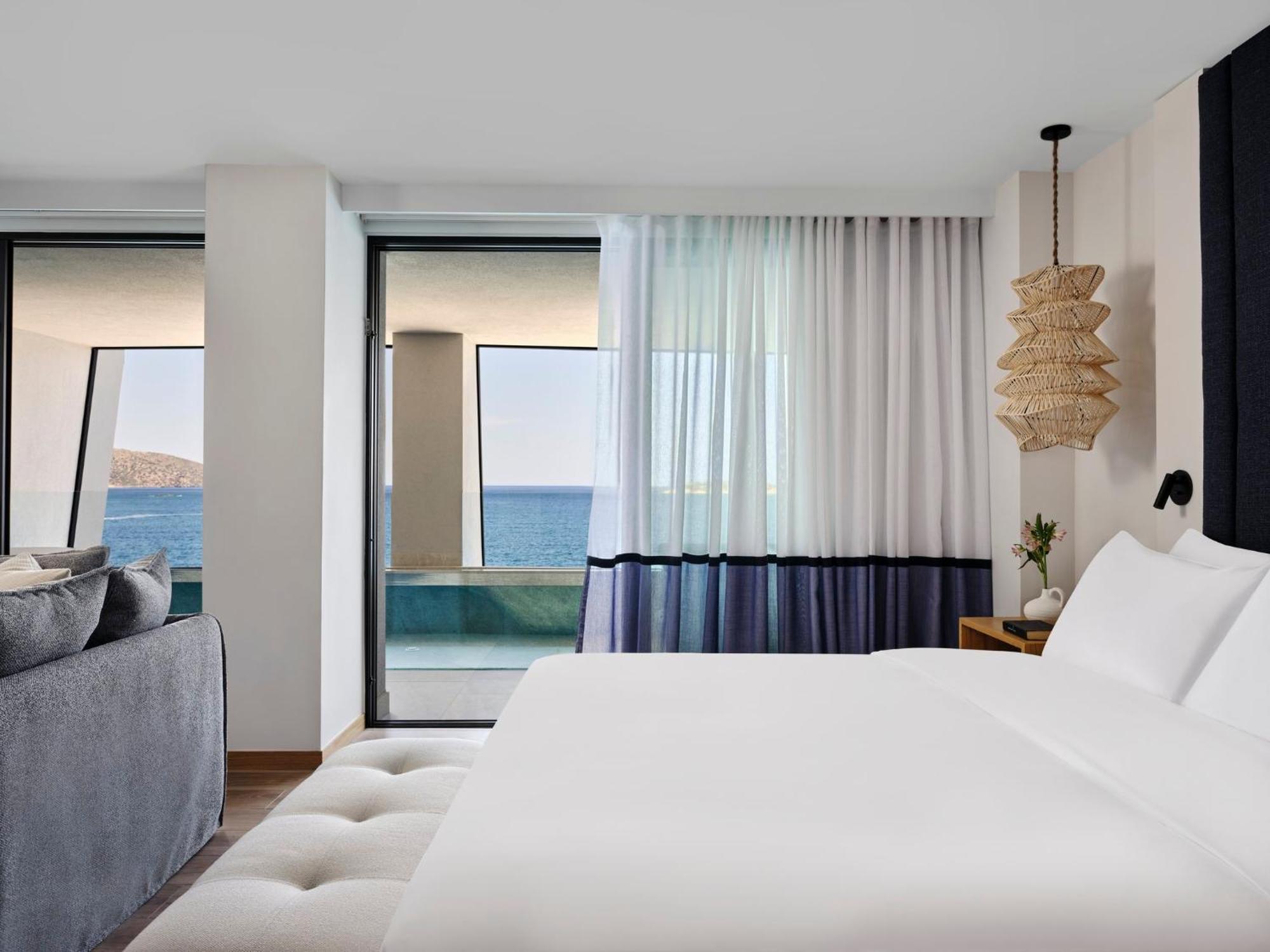Junior Suite mit Kingsize-Bett und Meerblick – eigenes Tauchbecken