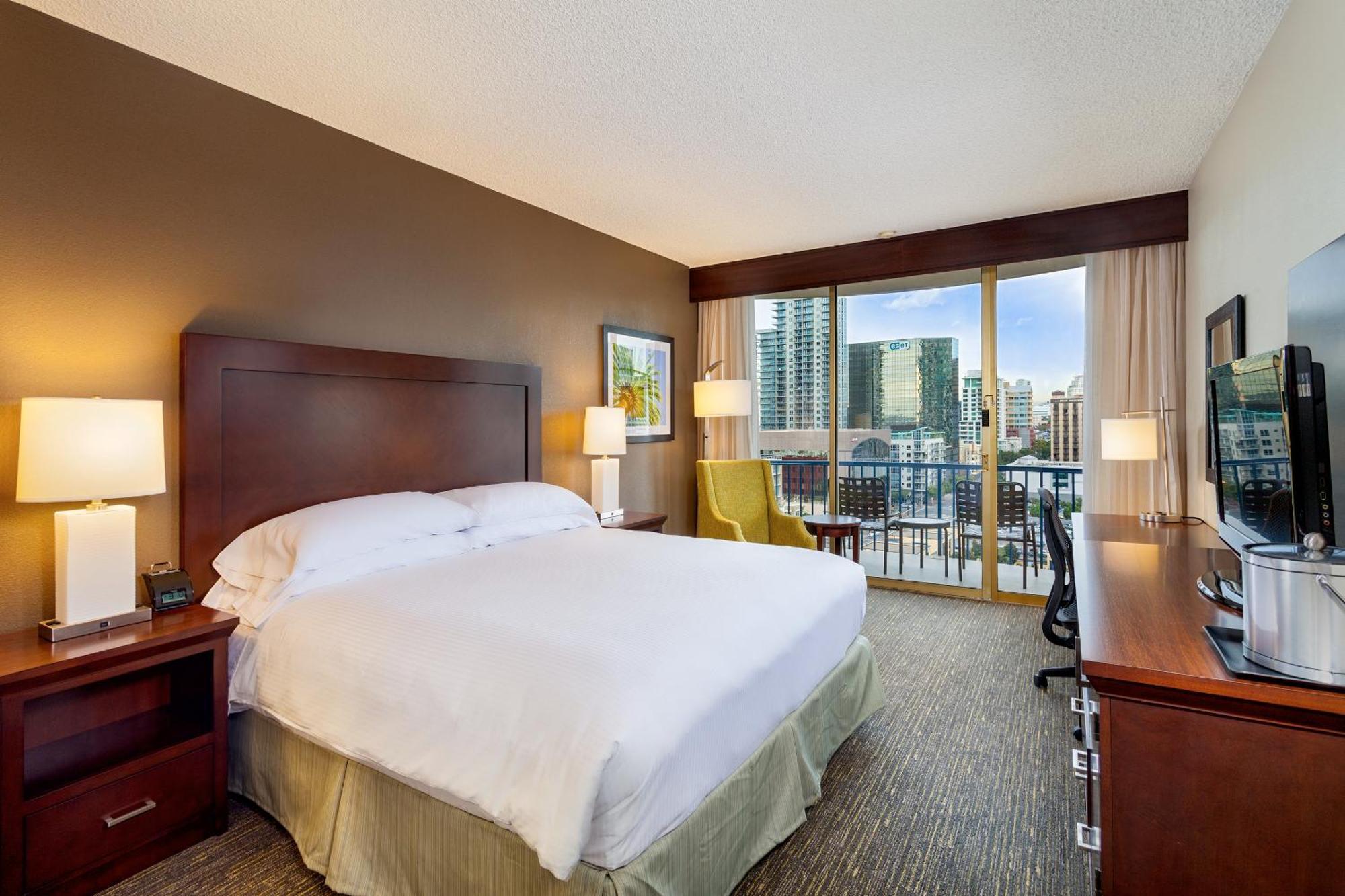 1 King Bed Superior Room Skyline View Non-Smoking,1275702622:JPEG