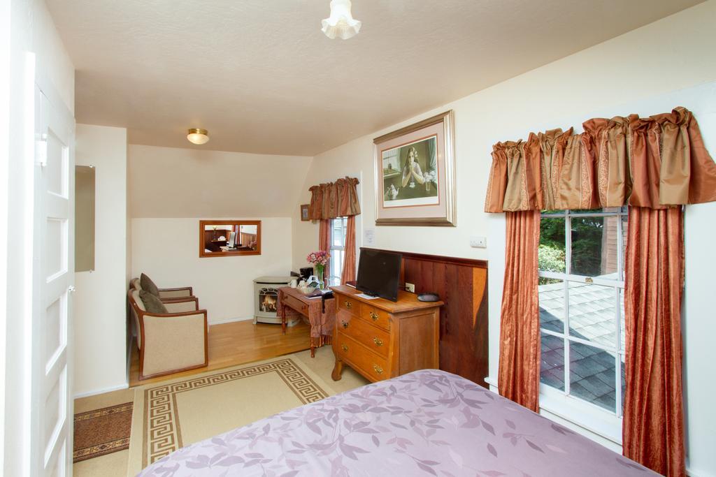 Standard Queen Room - Not Pet Friendly,293623568:JPEG