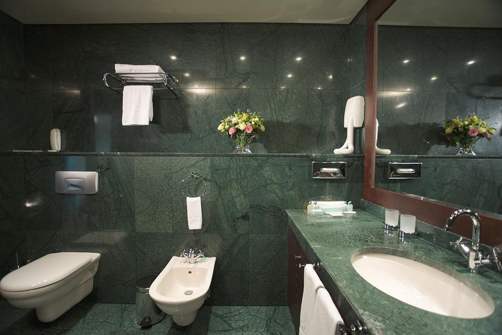 Executive Room Views to the City or to the National Theatre