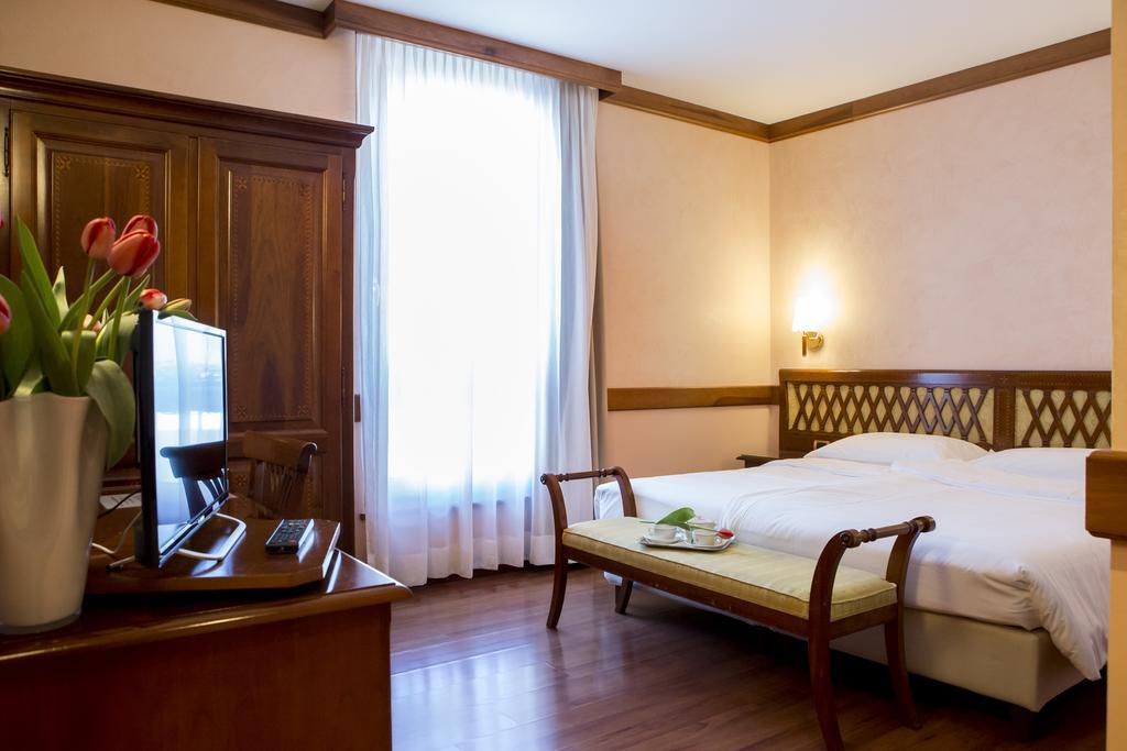 Superior Double or Twin Room with Terrace