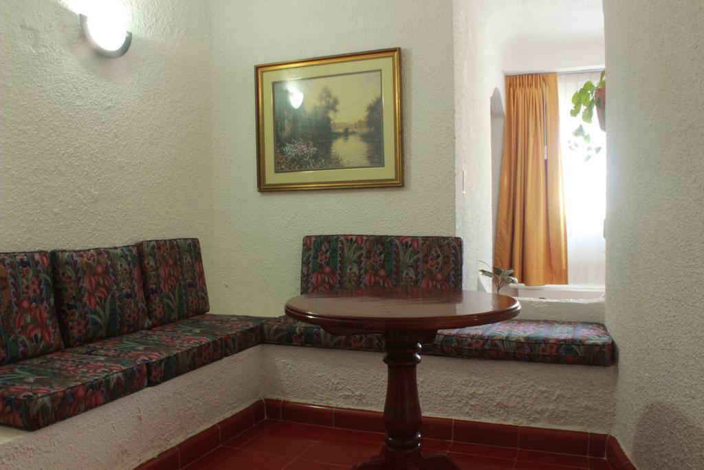 Suite,688706004:JPEG