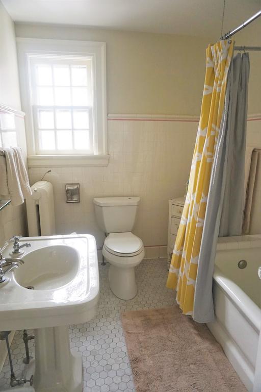 Deluxe Queen Room with Street View