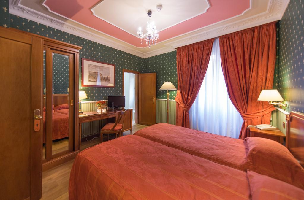 Quarto com 2 Camas de Solteiro