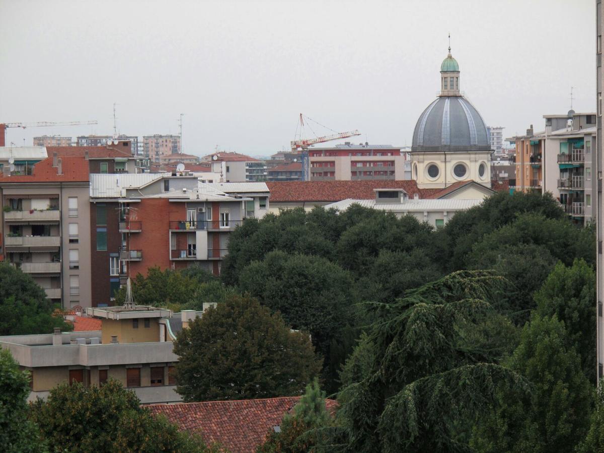Two-Bedroom Apartment with Balcony,1677881195:JPEG