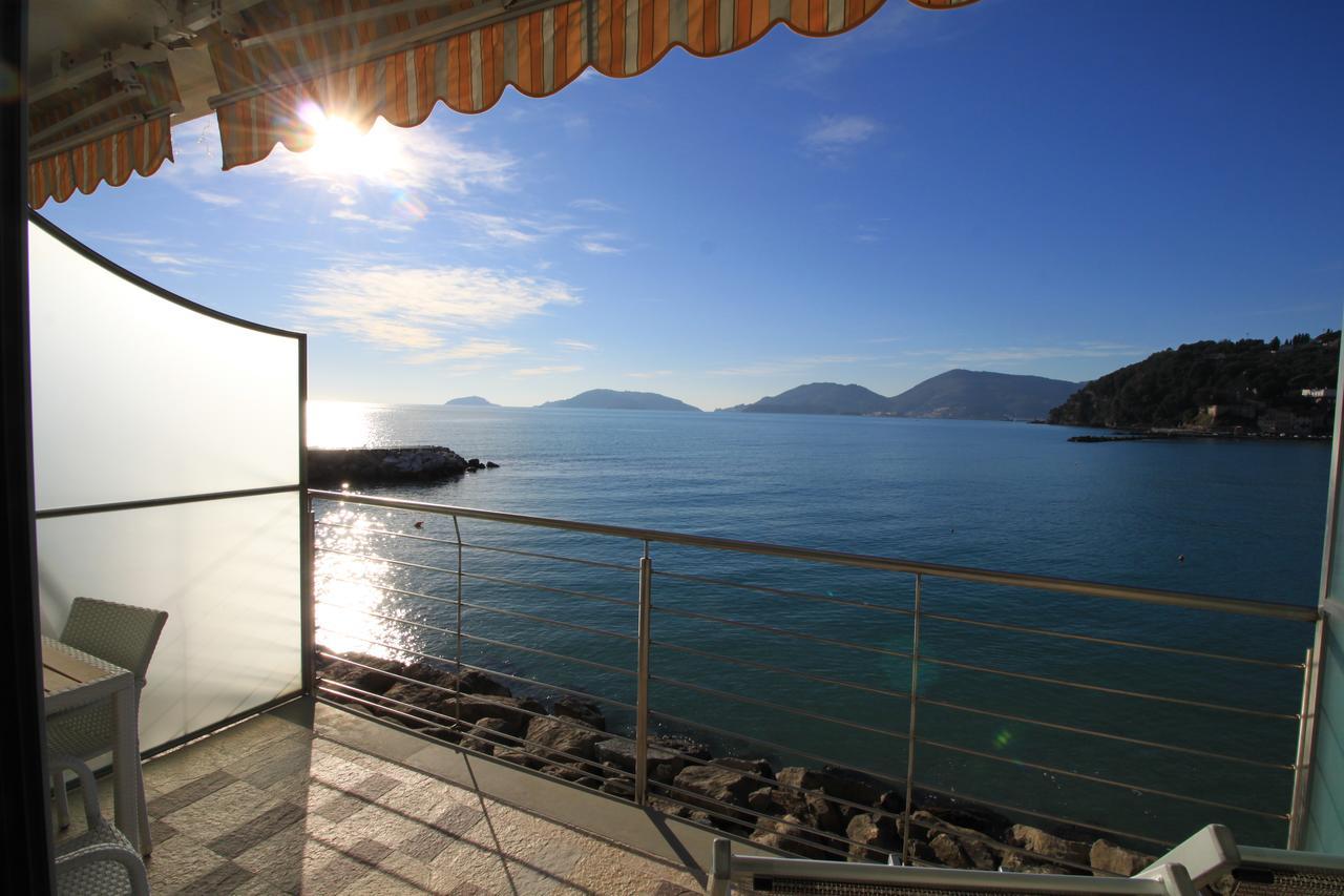 Double Room with Sea View,682990062:JPEG