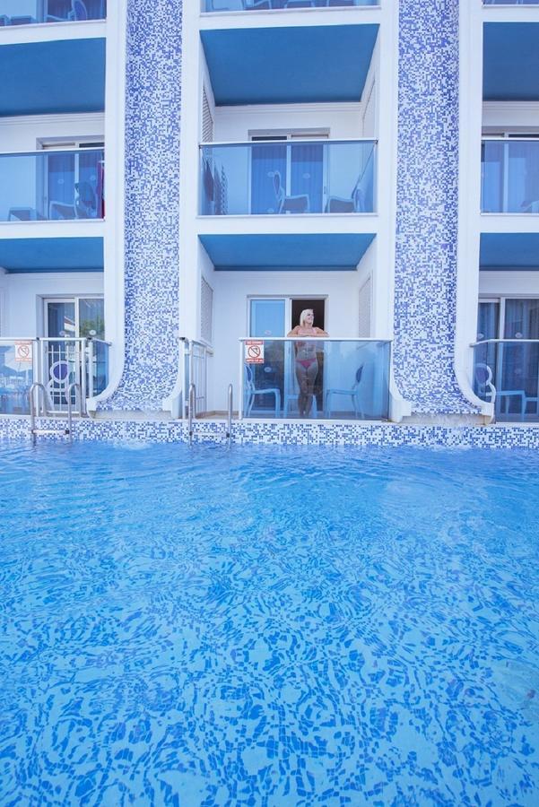 Swim-Up Double Room