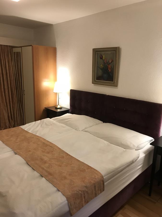 Doppelzimmer mit eigenem Bad.