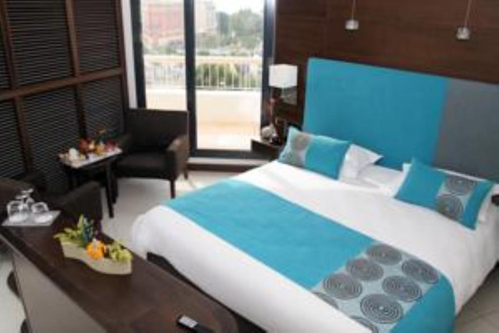 Suite Deluxe con Vista Mare Parziale