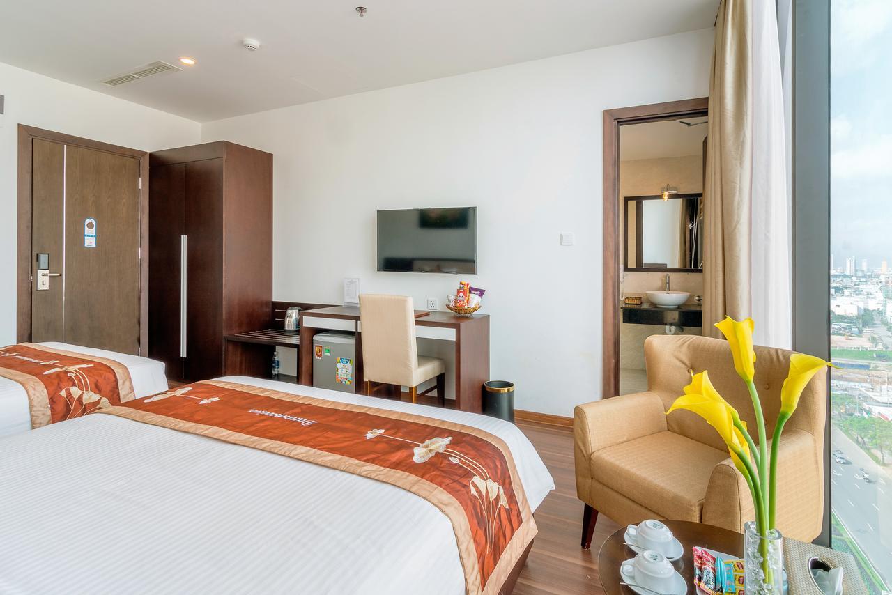 Deluxe Triple Room with Partial Sea View