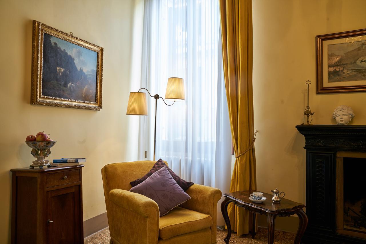 Deluxe King Room,587934123:JPEG