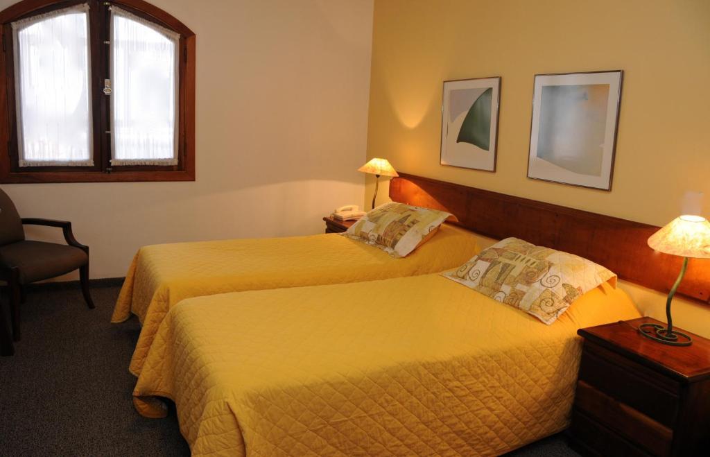 Quarto com 2 Camas de Solteiro