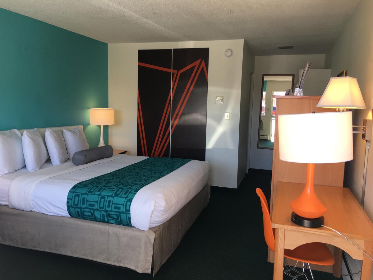 Deluxe King Room - Smoking,1275567643:JPEG