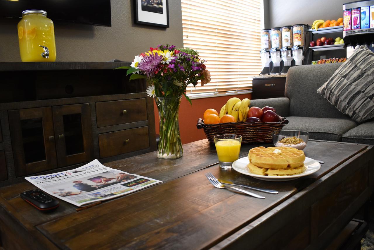 Queen Room with Two Queen Beds,631178805:JPEG