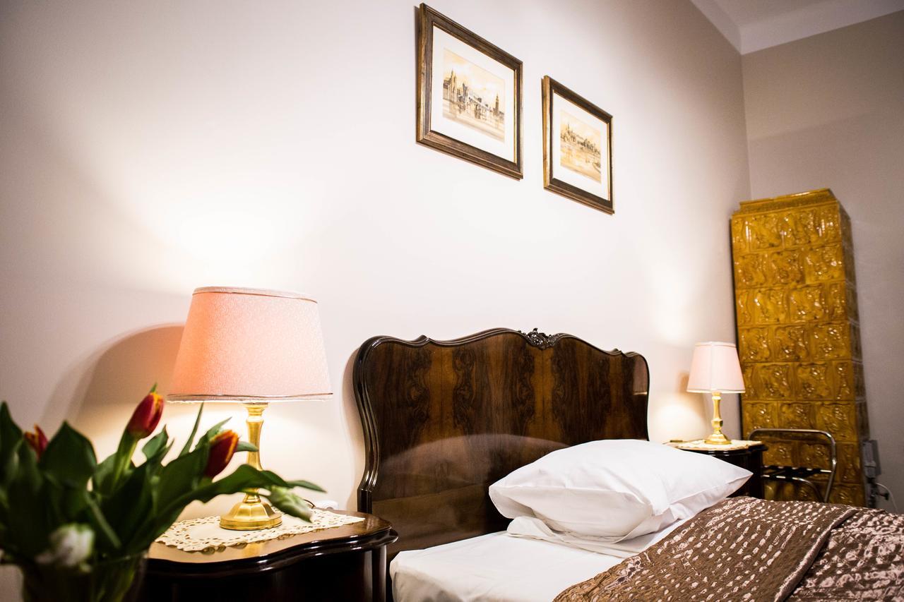 Three-Bedroom Apartment Suite,1609715866:JPEG