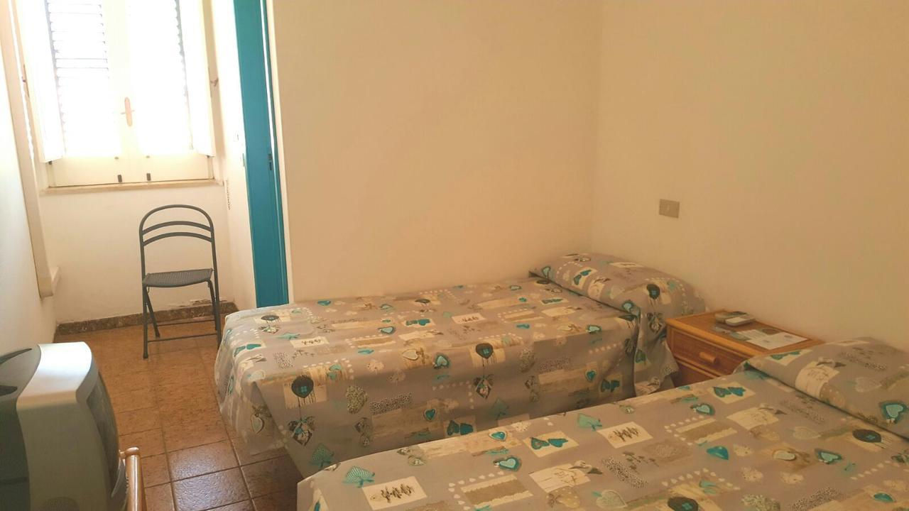 Posto Letto in Dormitorio Femminile con 4 Letti