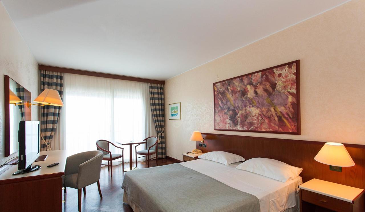 Standard Double or Twin Room,685757295:JPEG