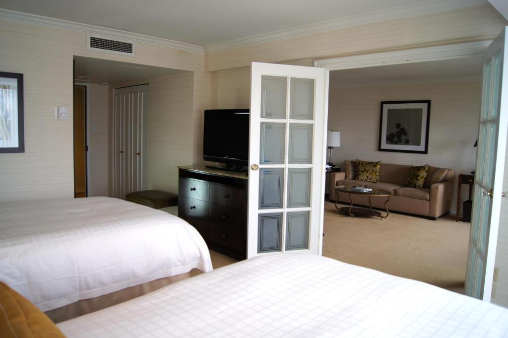Deluxe Executive Suite Two Double Beds - Preferred View