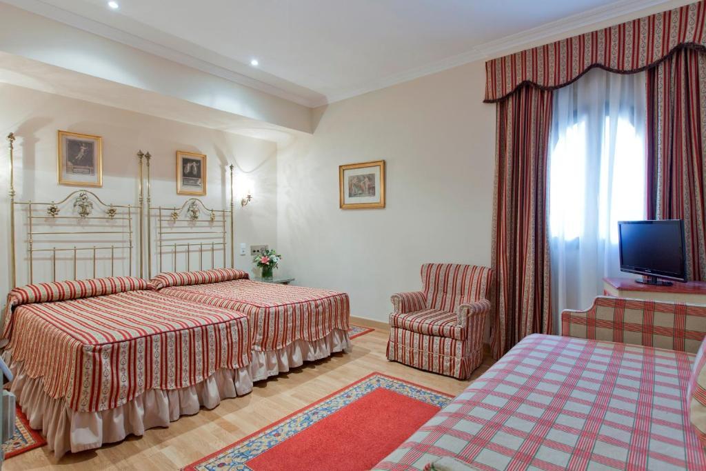 Double or Twin Room Extra Bed,704504983:JPEG