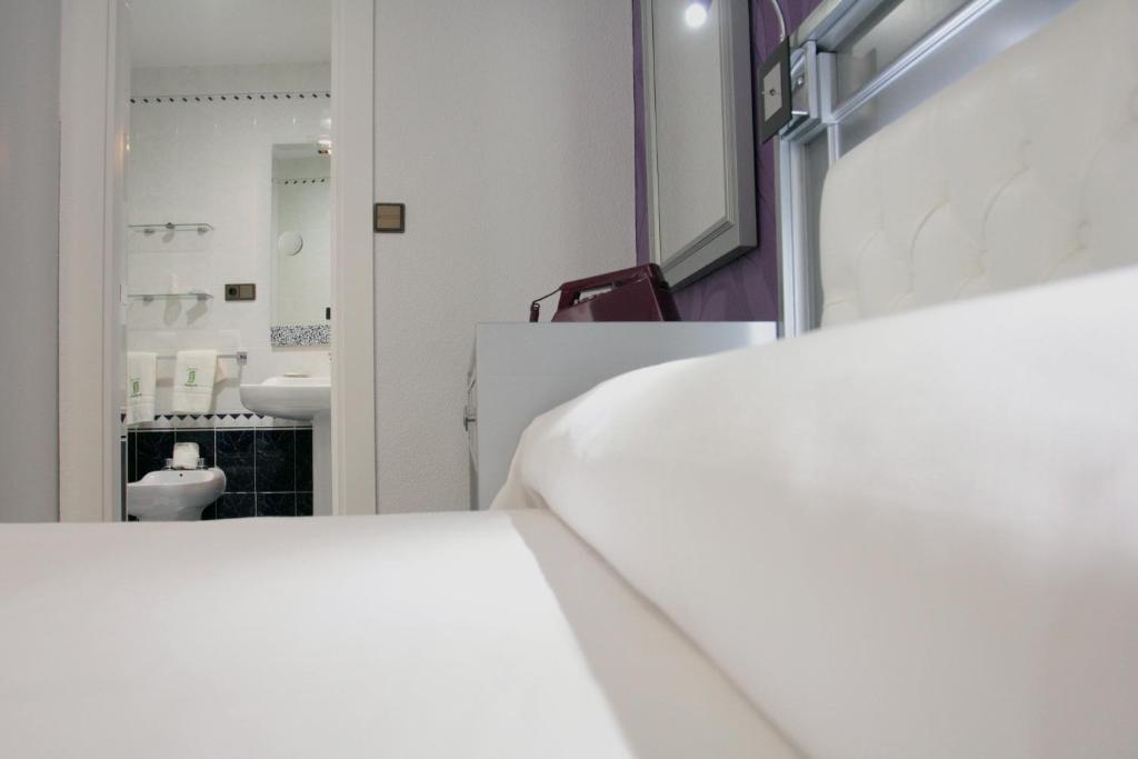 Single Room,610079700:JPEG