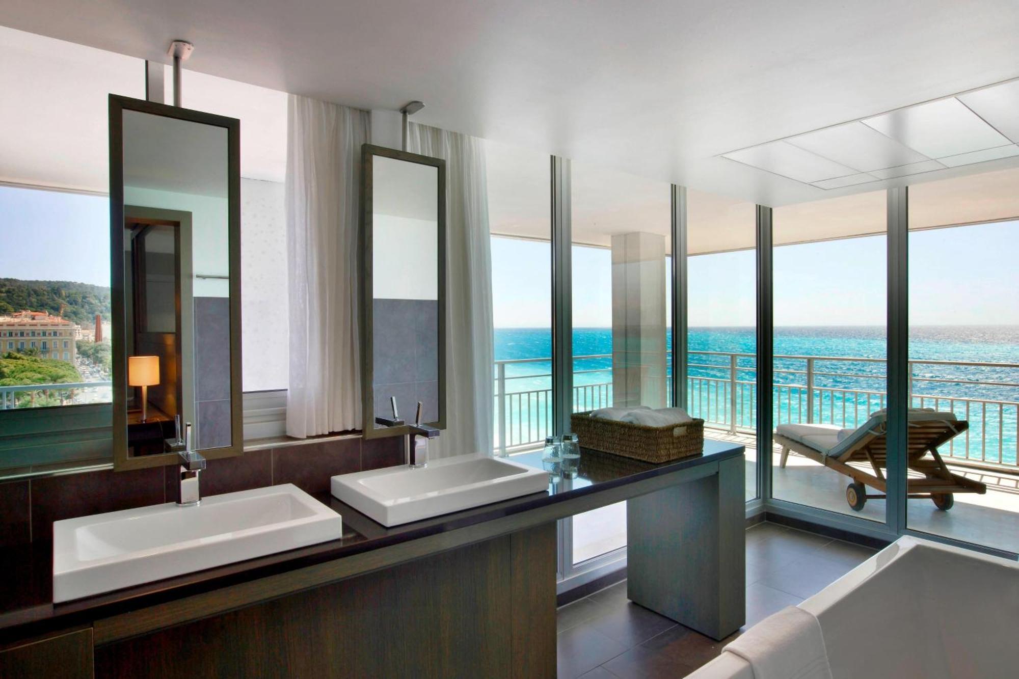 Suite Junior avec Lit King-Size - Vue Panoramique sur Mer