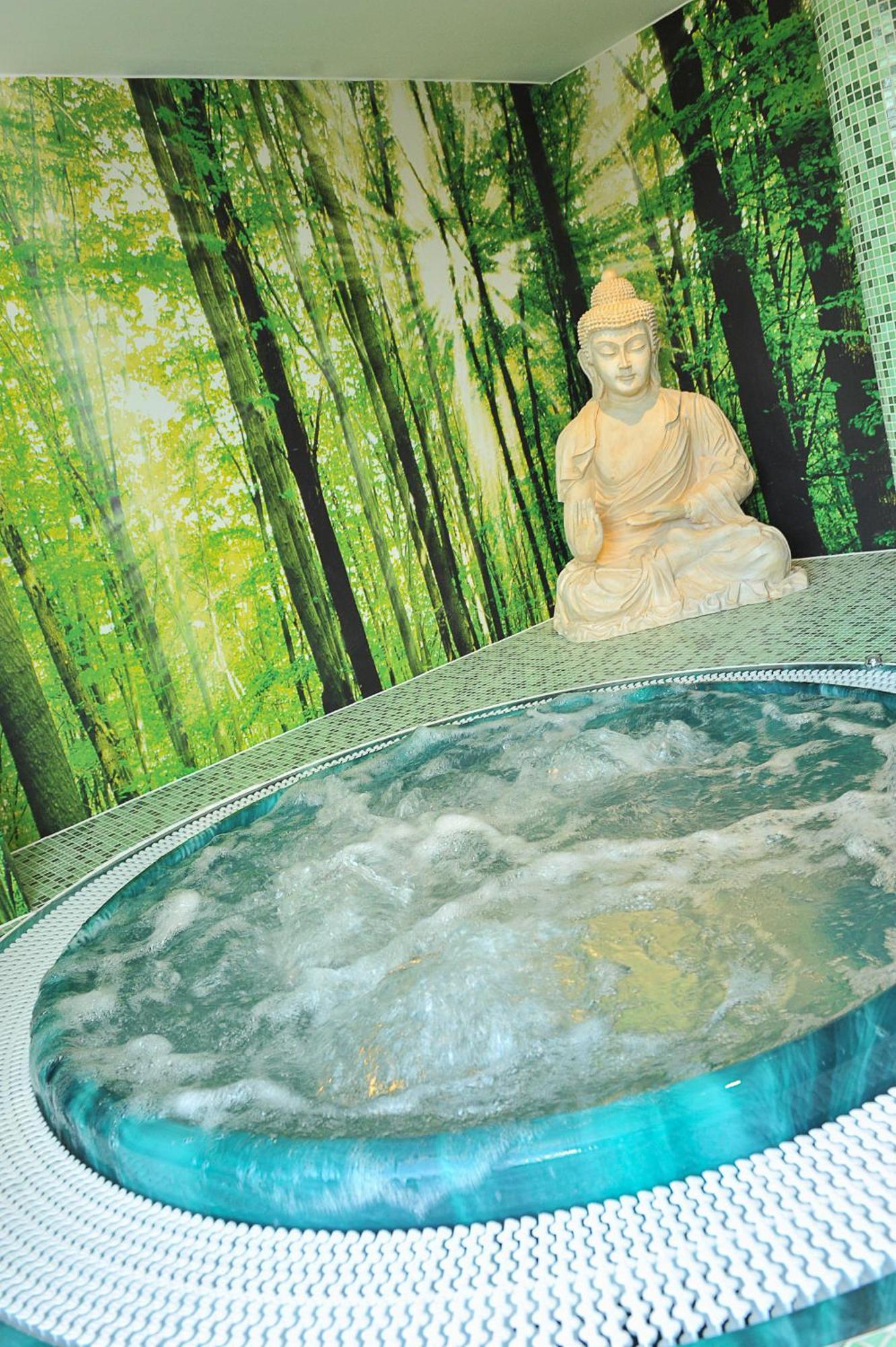 Standard Twin Room with Spa Access