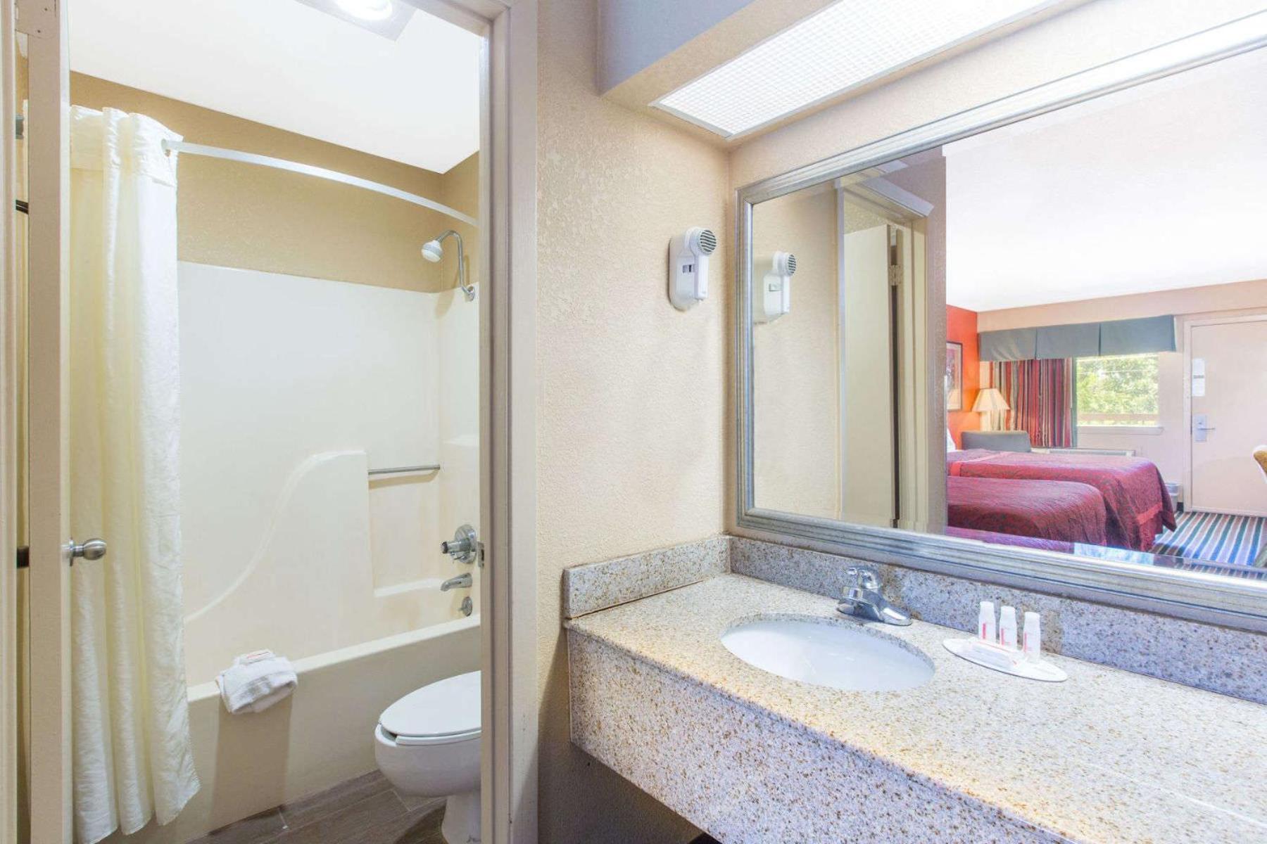 Queen Room with Two Queen Beds - Non-Smoking