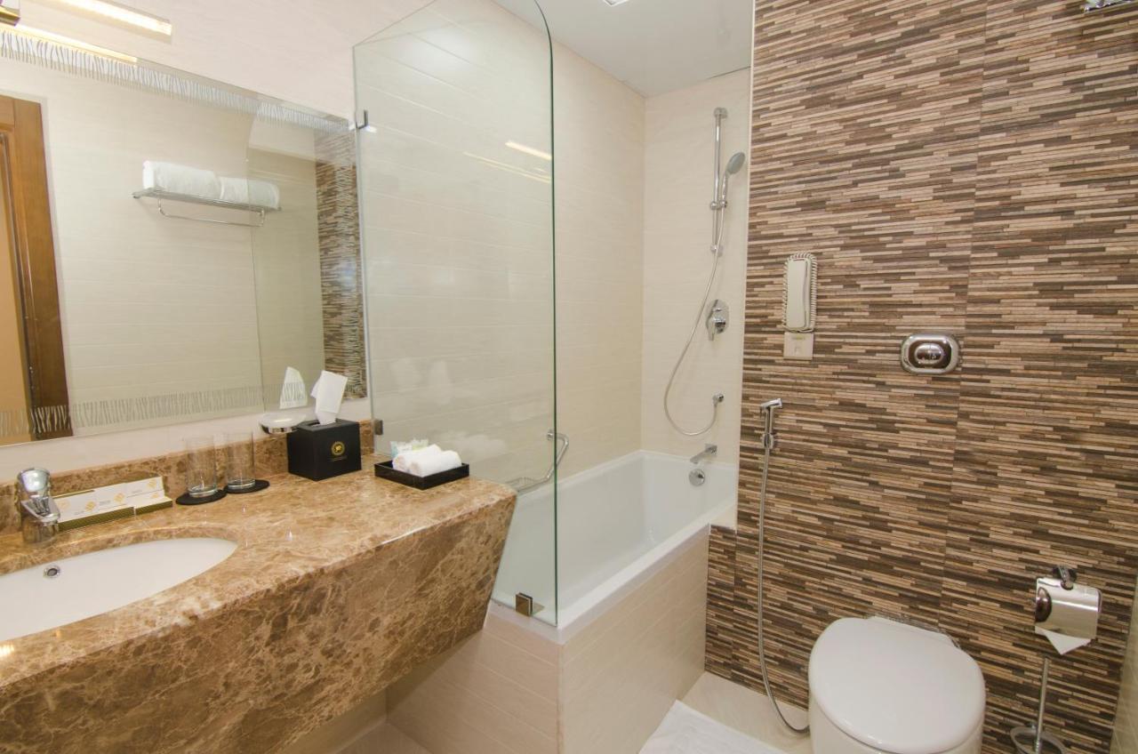 Executive Suite,723454084:JPEG