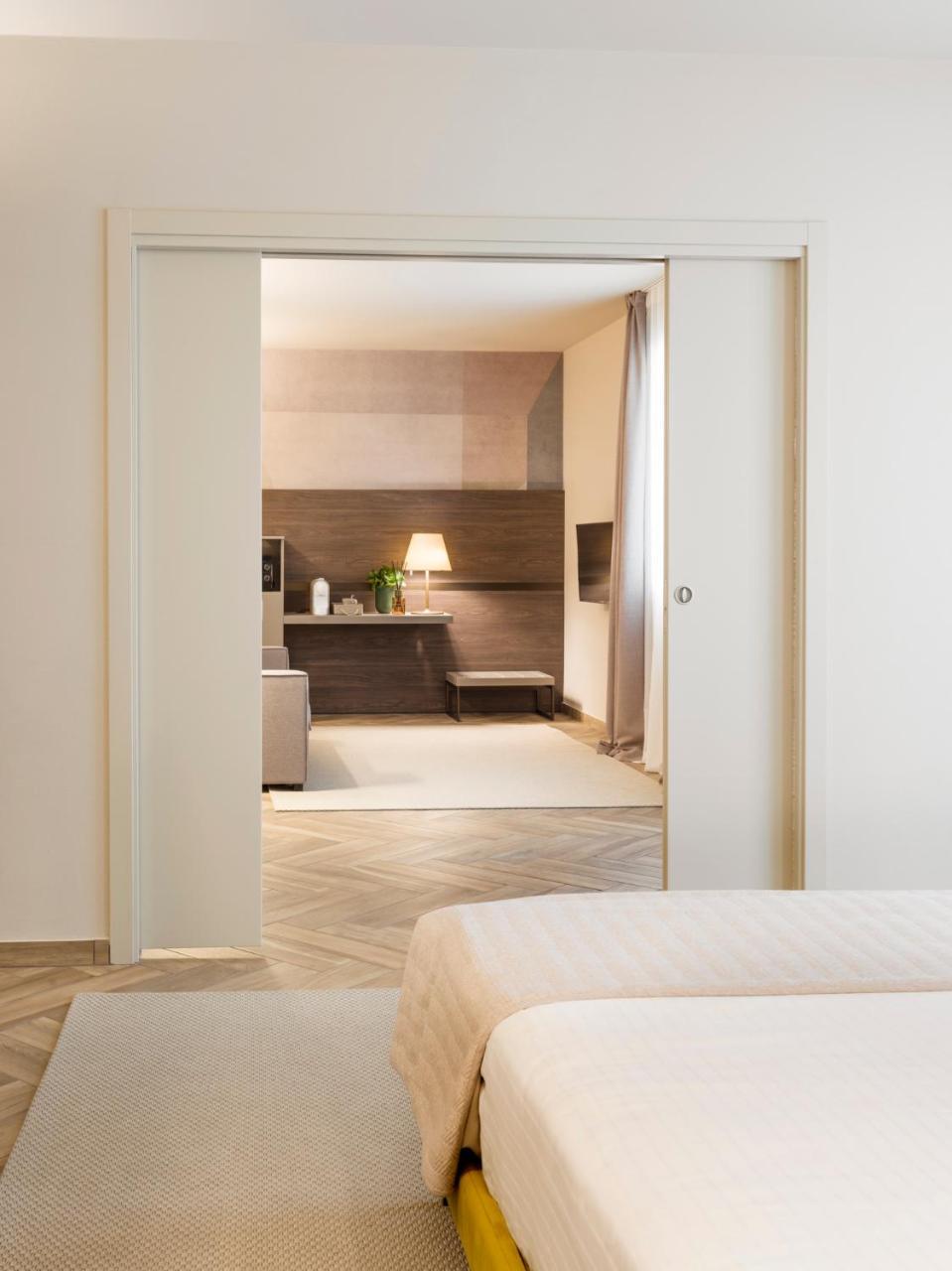Suite con Balcone e Vista Lago