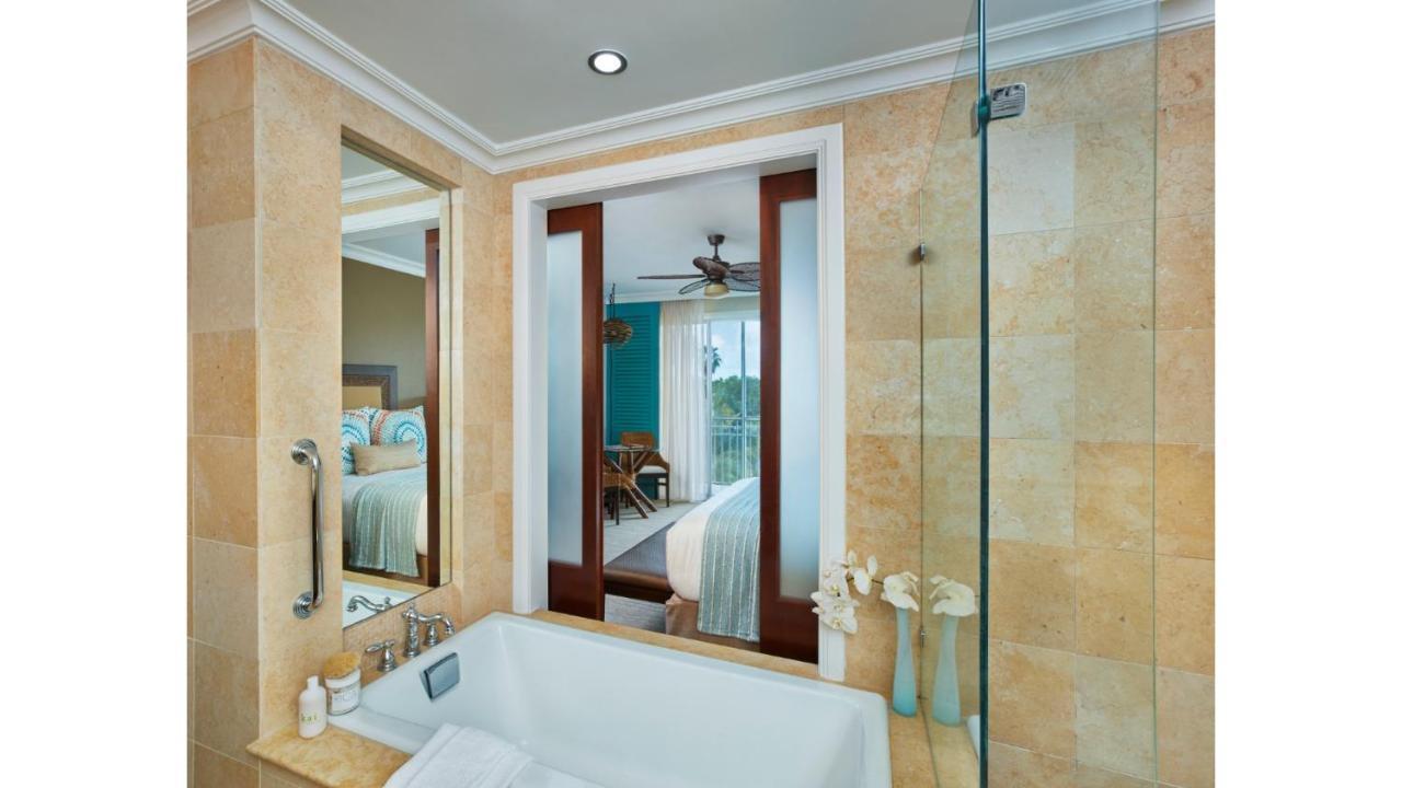 Resort View Double Queen Guestroom,736511929:JPEG