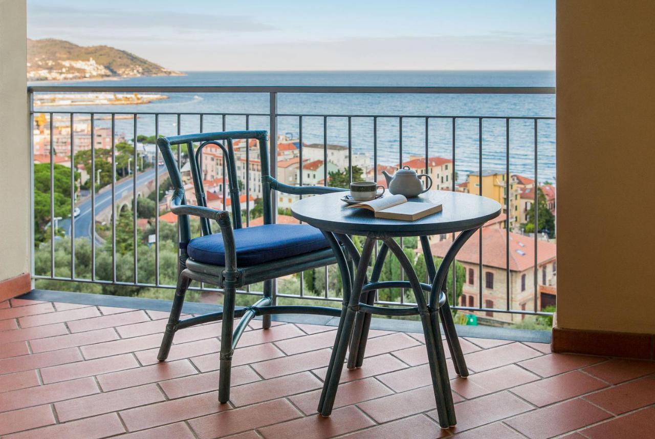 Double or Twin Room with Sea View,738977545:JPEG