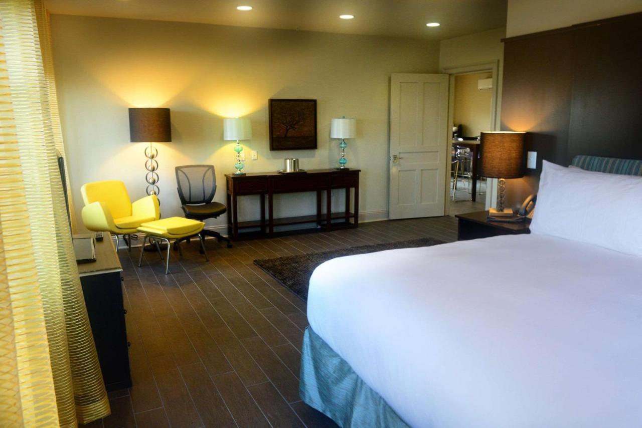 Honeymoon Suite,815671145:JPEG