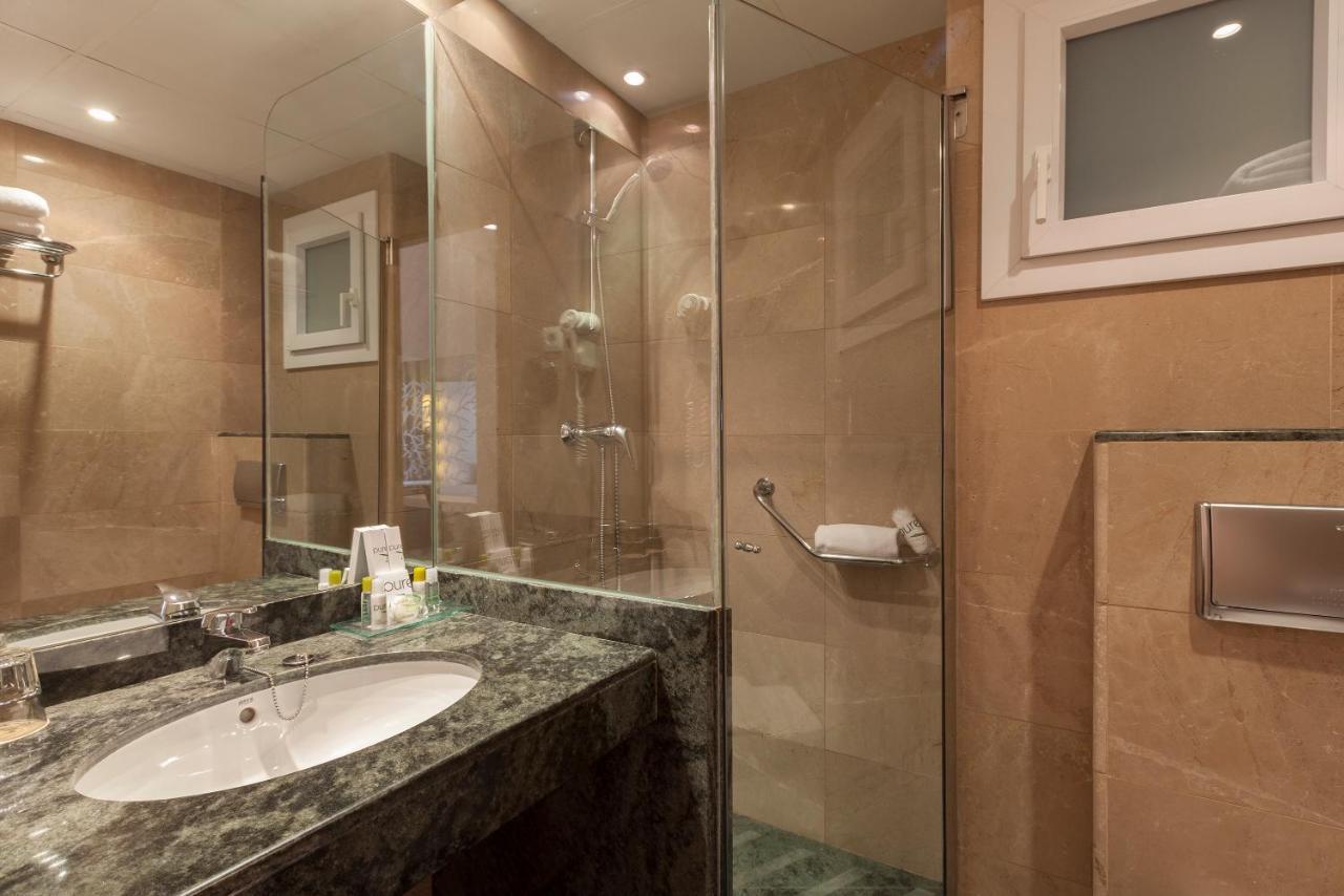 Standard Double or Twin Room,757857868:JPEG